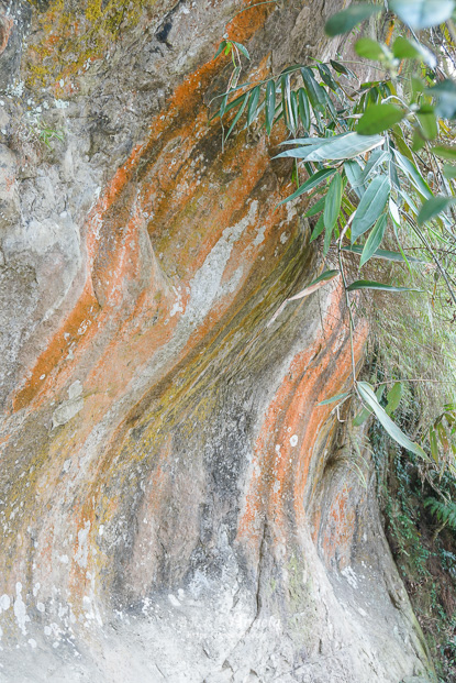 三峽鳶山彩色岩壁