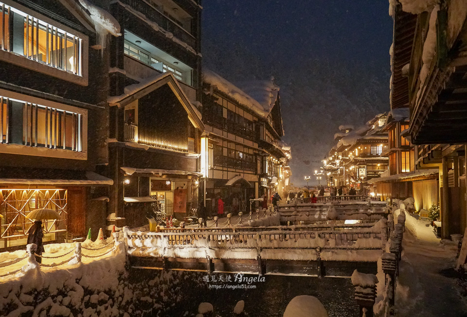 銀山溫泉夜景，冬天下雪美景
