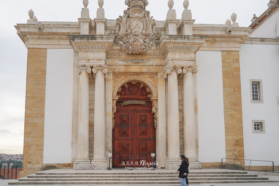 葡萄牙大學城科英布拉安娜圖書館