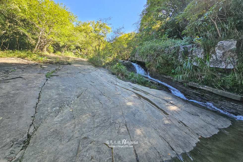 基隆暖東峽谷步道滑瀑