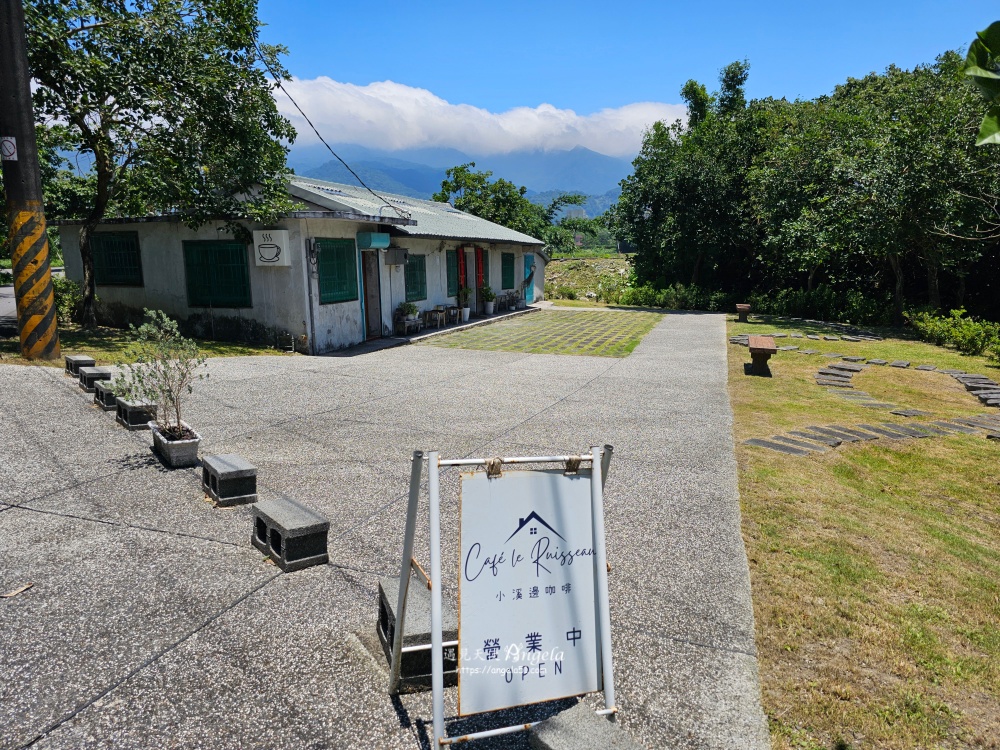 小溪邊咖啡